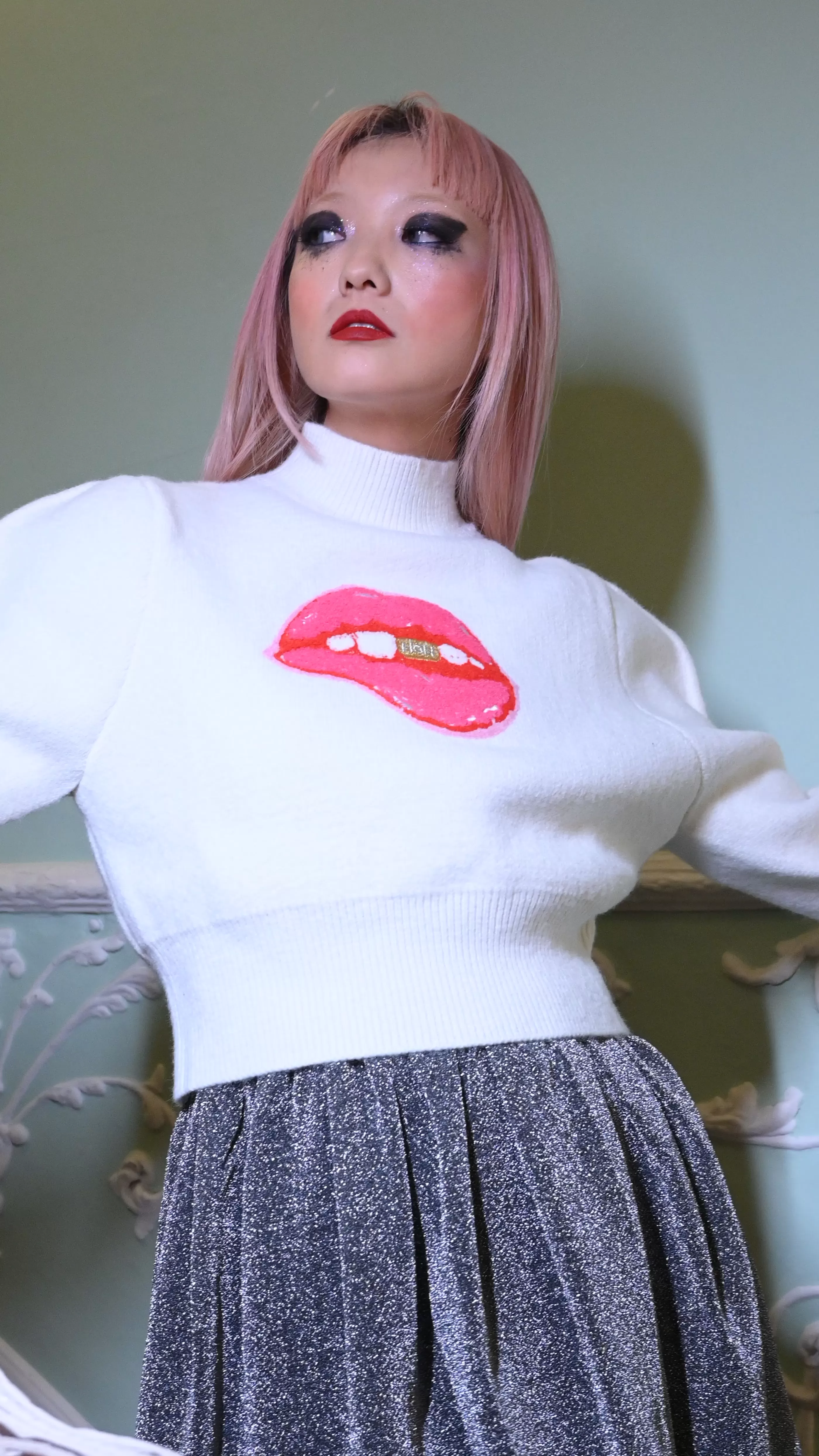 Discount Lip Embroidery Wave Sleeve Jumper In Jumpers & Hoodies
