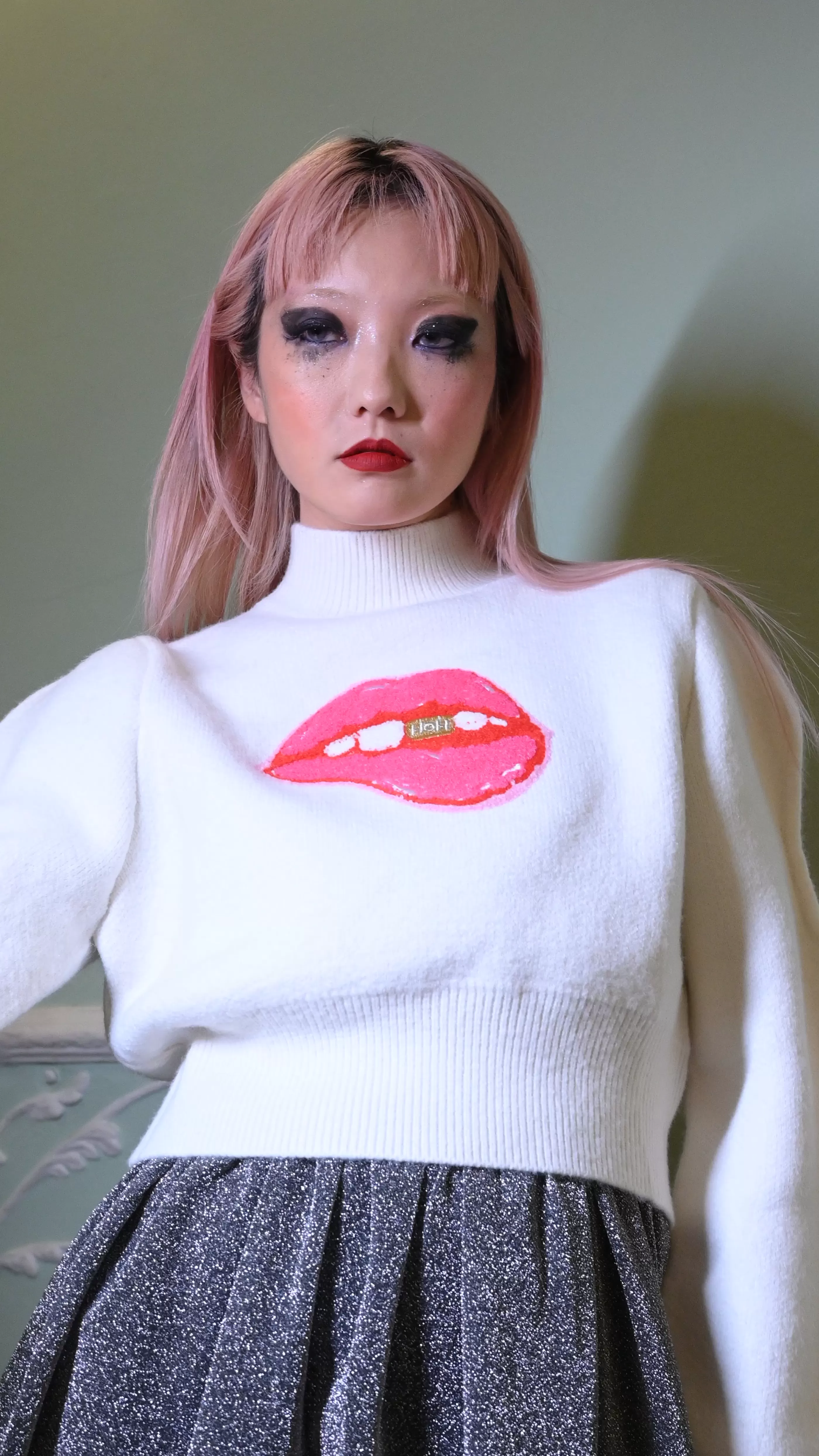 Discount Lip Embroidery Wave Sleeve Jumper In Jumpers & Hoodies